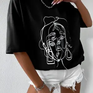 Kadın Çizgili Figür Oversize Siyah T-shirt