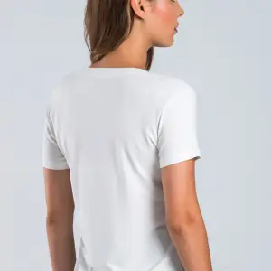 Kadın Ekru Renk V Yaka Kısa Kollu Viskon T-Shirt