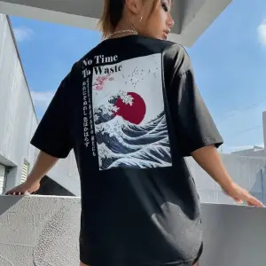 Kadın Japanese Sırt Baskılı T-shirt