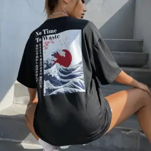 Kadın Japanese Sırt Baskılı T-shirt