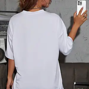 Kadın Kafatası Desenli Baskılı Kısa Kollu Tişört