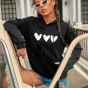 Kadın Kalp Baskılı Kapüşonlu Sweatshirt Siyah