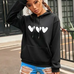 Kadın Kalp Baskılı Kapüşonlu Sweatshirt Siyah