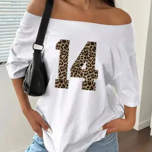 Kadın Kayık Yaka 14 Baskılı Oversize %100 Pamuk