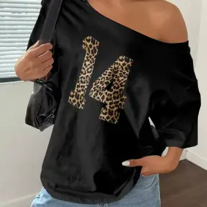 Kadın Kayık Yaka 14 Baskılı Oversize %100 Pamuk