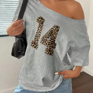 Kadın Kayık Yaka 14 Baskılı Oversize %100 Pamuk