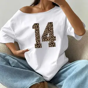 Kadın Kayık Yaka 14 Baskılı Oversize %100 Pamuk