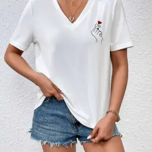 Kadın / Kız V Yaka Tüy Desen Baskılı Beyaz Oversize T-shirt Salaş