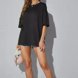 Kadın Oversize Dökümlü Tok Kumaş Tişört