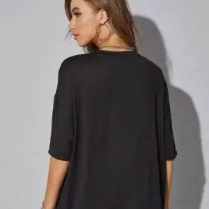 Kadın Oversize Dökümlü Tok Kumaş Tişört