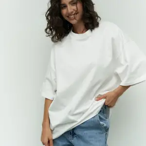 KADIN OVERSİZE NEFES ALAN BOL KESİM KISA KOLLU