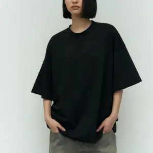 KADIN OVERSİZE NEFES ALAN BOL KESİM KISA KOLLU