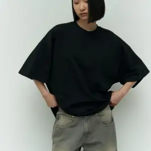 KADIN OVERSİZE NEFES ALAN BOL KESİM KISA KOLLU