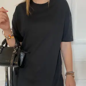 KADIN PENYE YAZLIK OVERSİZE KISA KOLLU NEFES ALAN