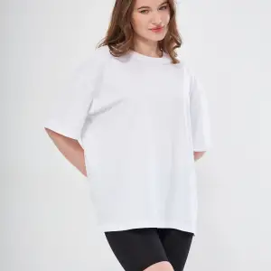 KADIN PENYE YAZLIK OVERSİZE KISA KOLLU NEFES ALAN