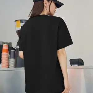 Kadın Siyah Airplane Baskılı Oversize T-shirt