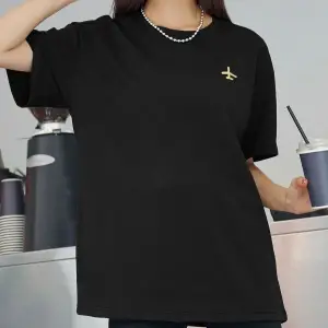 Kadın Siyah Airplane Baskılı Oversize T-shirt