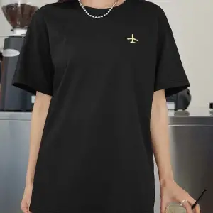 Kadın Siyah Airplane Baskılı Oversize T-shirt