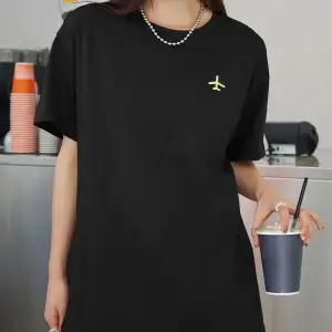 Kadın Siyah Airplane Baskılı Oversize T-shirt
