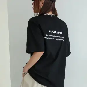 Kadın Siyah Exploration Baskılı Oversize Tişört