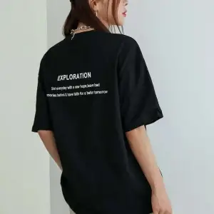 Kadın Siyah Exploration Baskılı Oversize Tişört