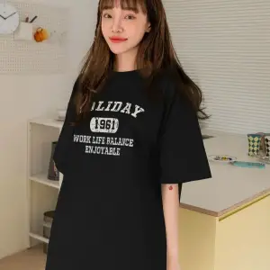 Kadın Siyah Holıday Baskılı Oversize Bisiklet Yaka Tshirt