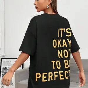 Kadın Siyah Its Okay Baskılı Oversize T-shirt