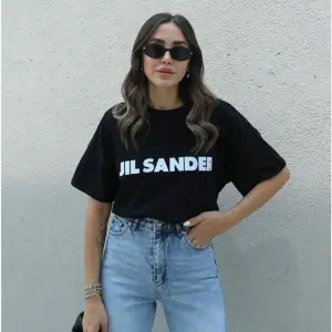 Kadın Siyah Jıl Sander Baskılı Oversize Bisiket Yaka Tişört