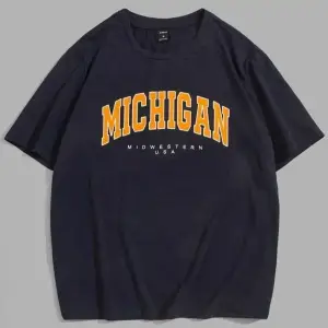 Kadın Siyah Mıchıgan Baskılı Oversize Bisiklet Yaka Tshirt