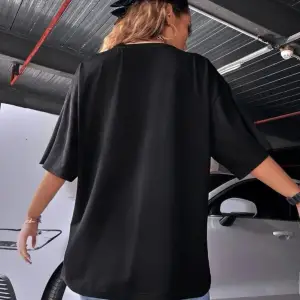 Kadın Siyah Oversize %100 Pamuk Endless Baskılı T-shirt