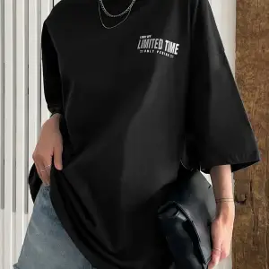 Kadın Siyah Oversize Limited Time Baskılı Tshirt
