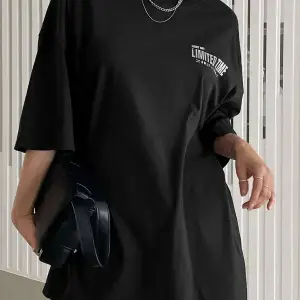 Kadın Siyah Oversize Limited Time Baskılı Tshirt