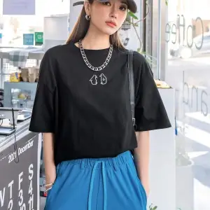 Kadın Siyah Penguen Baskılı Oversize T-shirt