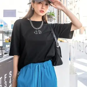 Kadın Siyah Penguen Baskılı Oversize T-shirt