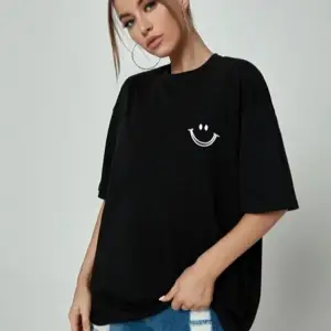 Kadın Siyah Smile Baskılı Oversize Bisiklet Yaka Kısa Kollu Tişört