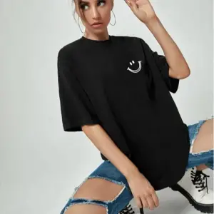 Kadın Siyah Smile Baskılı Oversize Bisiklet Yaka Kısa Kollu Tişört