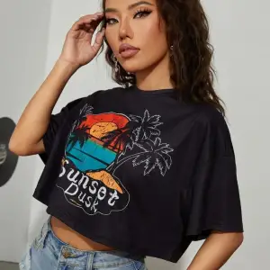 Kadın Siyah Sunset Baskılı Oversize Crop