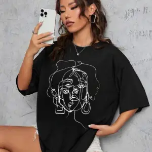 Kadın Yüz Baskı Detaylı Oversize T-shirt