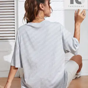 Kafatası Alfabesi Baskılı Kısa Kollu Tişört