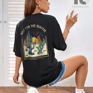 Kaktüs ve Slogan Grafikli Düşük Omuzlu Tişört