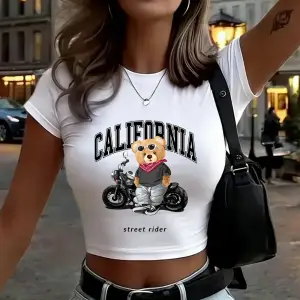 Kaliforniya Motosiklet Sürme Ayı Baskılar Kadın Kırpma T-Shirt Yaz Ince O-Boyun Üstleri Kısa
