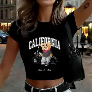 Kaliforniya Motosiklet Sürme Ayı Baskılar Kadın Kırpma T-Shirt Yaz Ince O-Boyun Üstleri Kısa