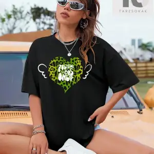 Kalp Ve Slogan Grafikli Düşük Omuz Tişört