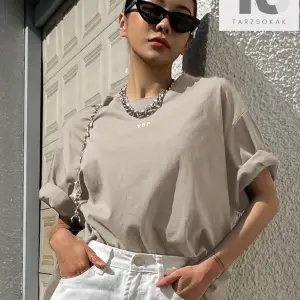 Kalp ve Slogan Grafikli Oversize Tişört