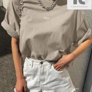 Kalp ve Slogan Grafikli Oversize Tişört