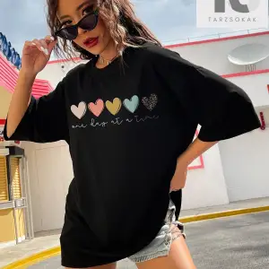 Kalp ve Slogan Grafikli Oversize Tişört