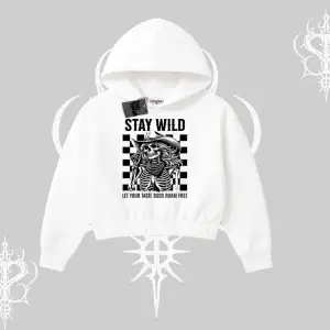 Kapşonlu Crop Sweatshirt Stay Wild Rock Spirit Urban Riot