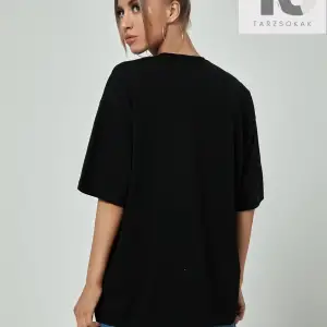 Karikatür Grafik Damla Omuz Tişörtü