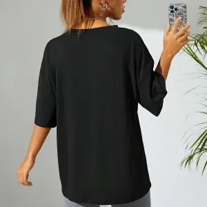 Karikatür Grafik Damla Omuz Tişörtü