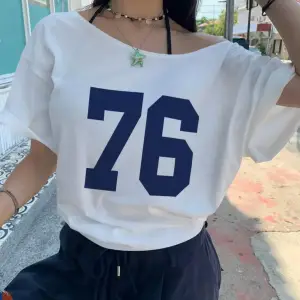 Kayık Yaka 76 Baskılı Oversize %100 Pamuk